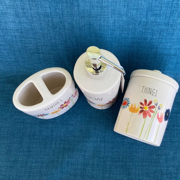 Rae Dunn Bath Set - Picture 4 of 5